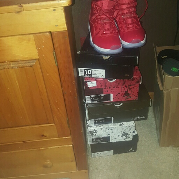 SO MANY SHOES COMMENT FOT DETAILS - Picture 2 of 3